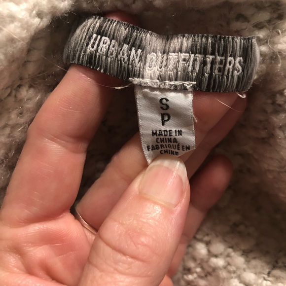 Urban Outfitters White/ Silver Cropped Open Front Popcorn Knit Cardigan Sweater - Picture 4 of 5